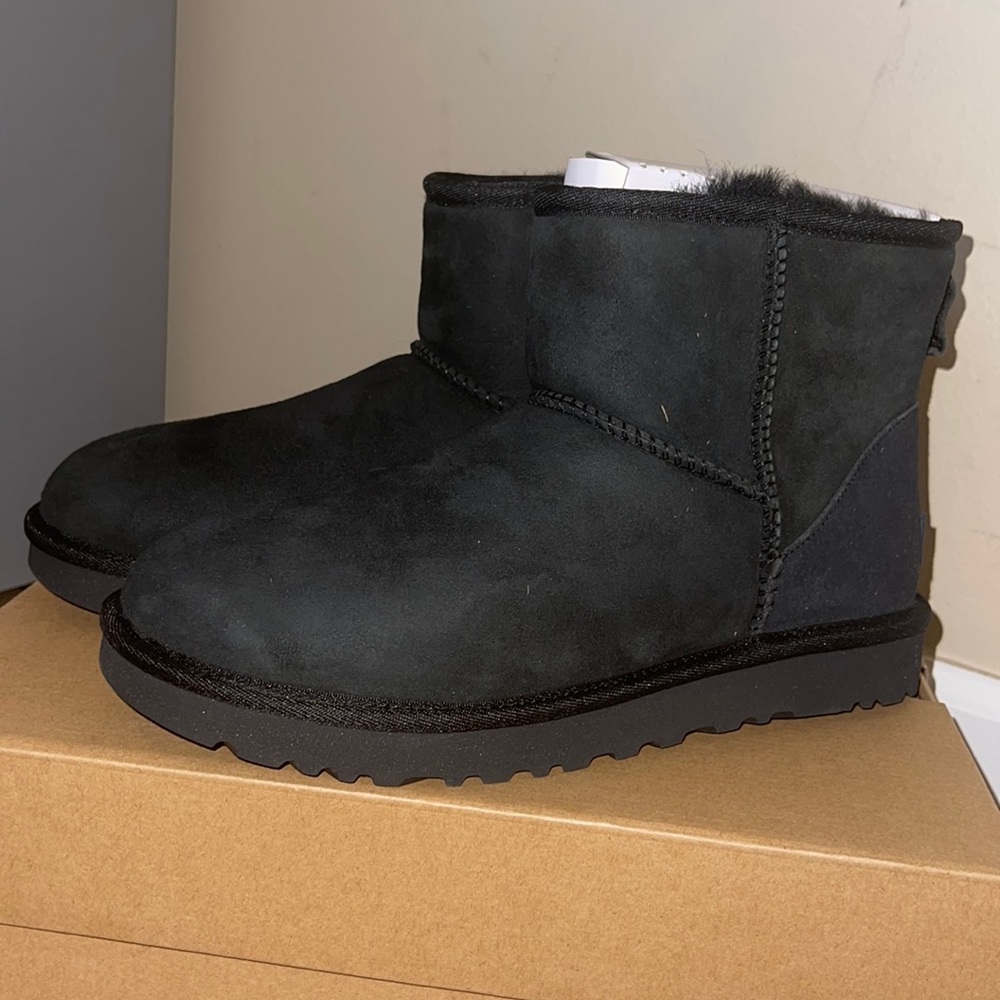 BRAND NEW Ugg Classic Mini II